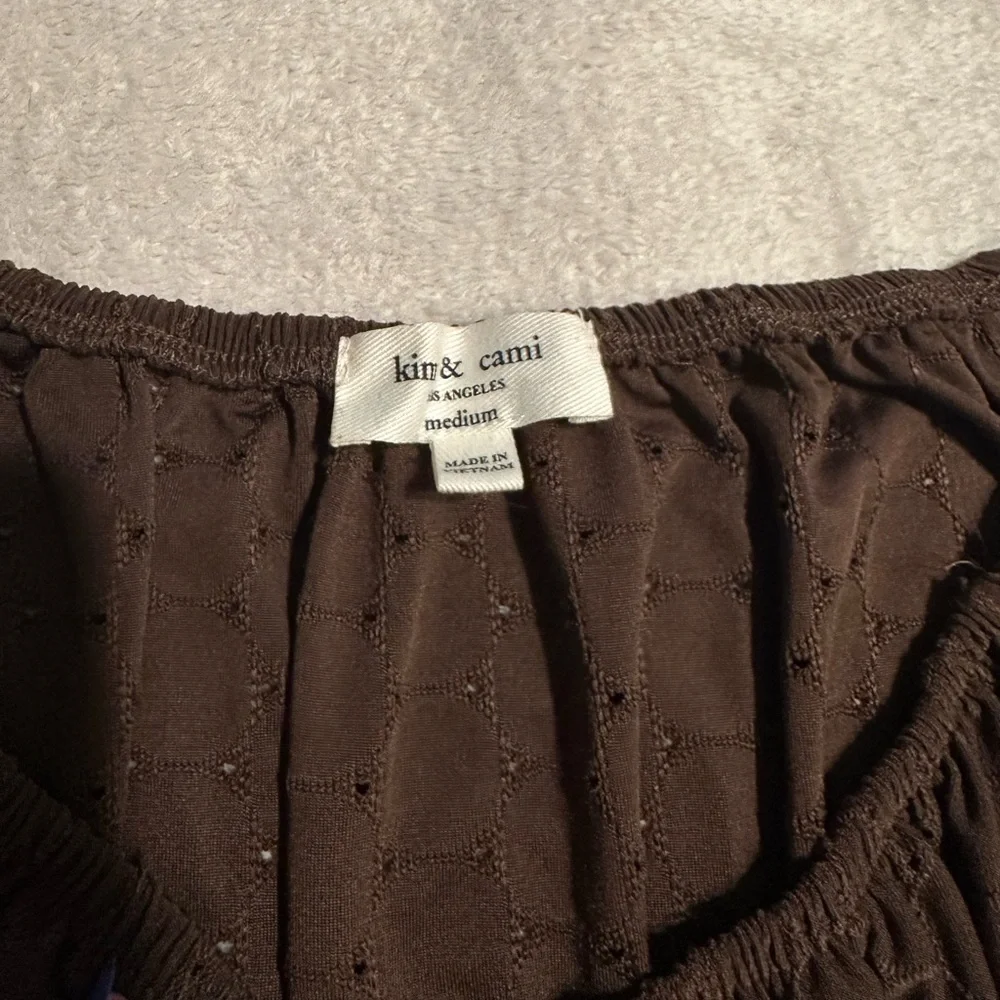 brown patterned top - Picture 5 of 5